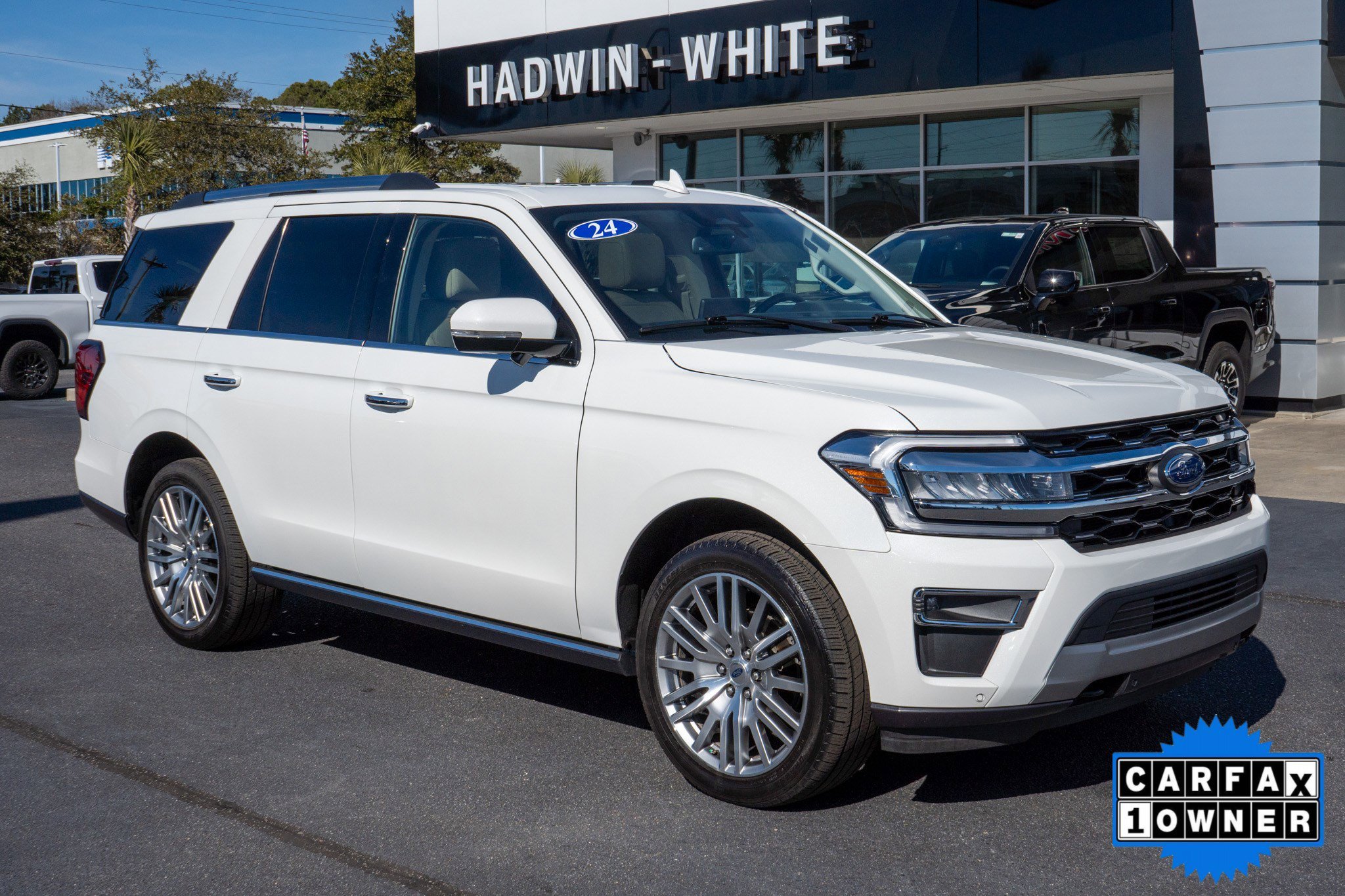 Used 2024 White Ford Limited image 1