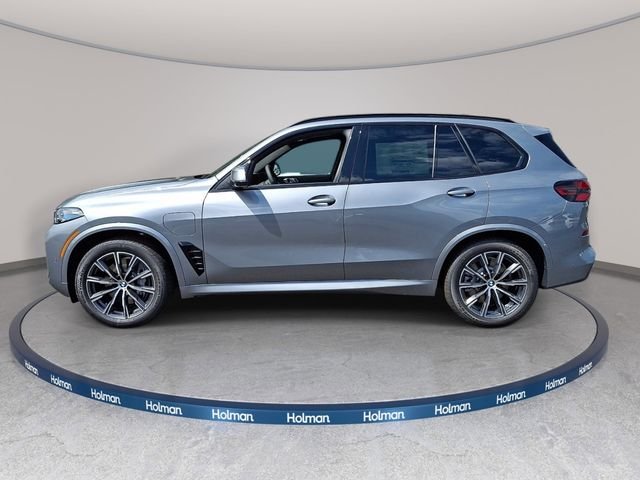 New 2026 Skyscraper Grey Metallic BMW xDrive50e image 7