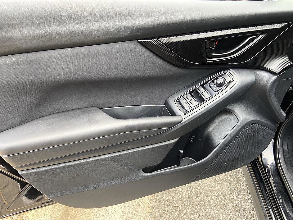 Used 2022 Crystal Black Silica Subaru Base image 9