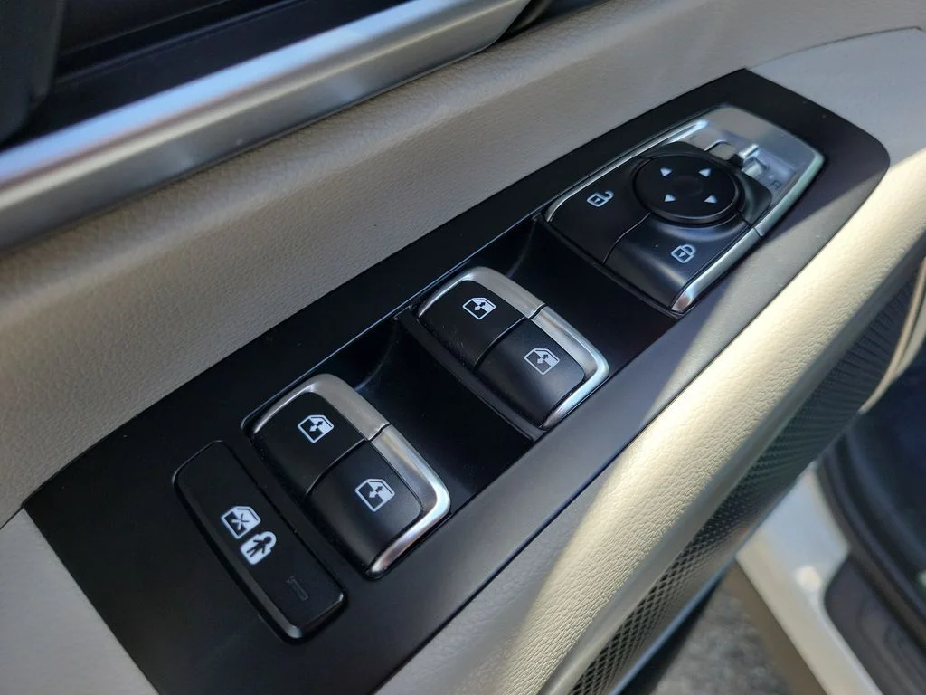 Used 2022 Glacial White Pearl Kia S image 15