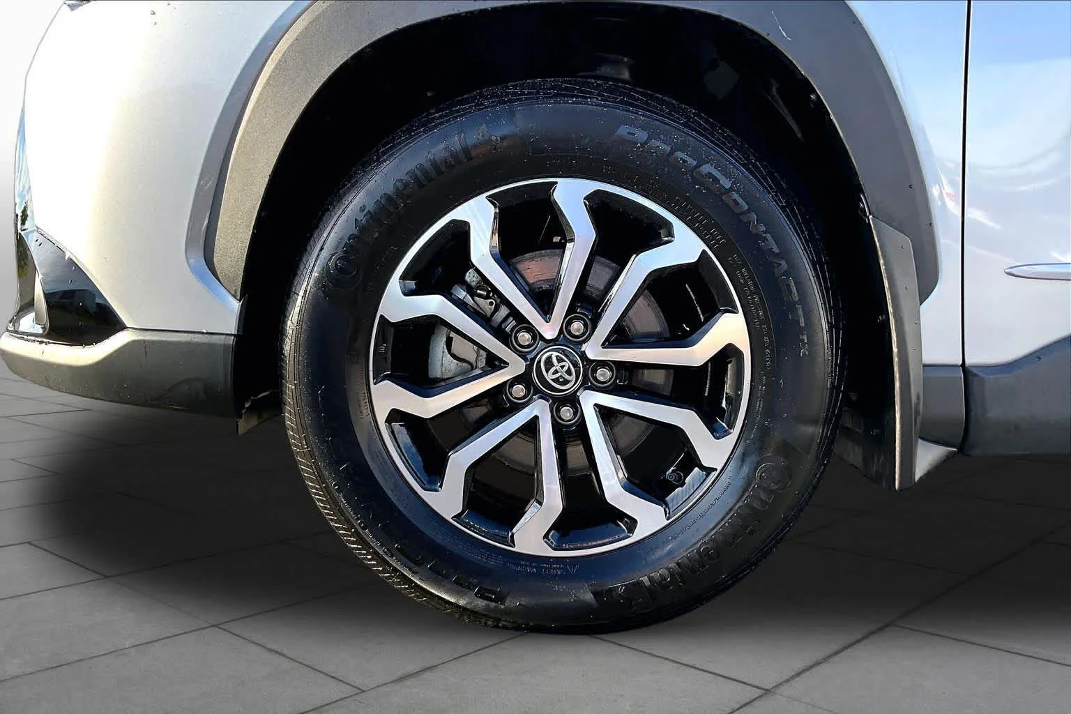 Used 2025 Sonic Silver Toyota Hybrid SE image 11