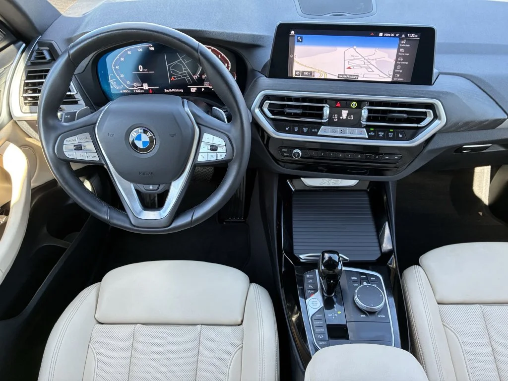 Used 2024 Black BMW xDrive30i image 3
