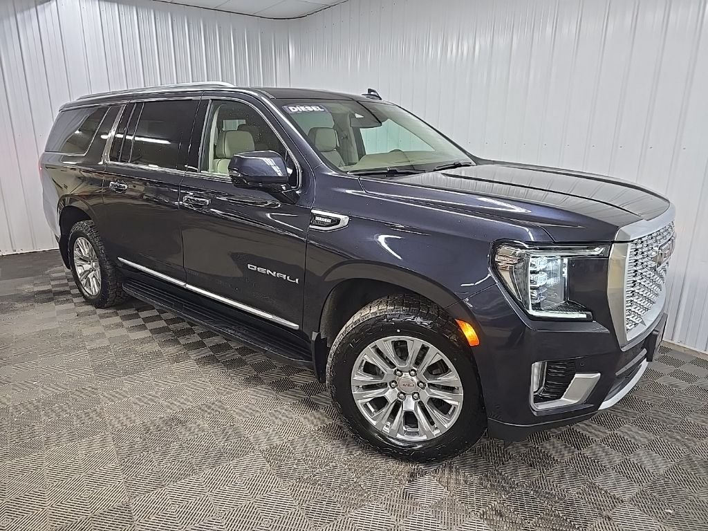 Used 2023 Titanium GMC Denali image 7