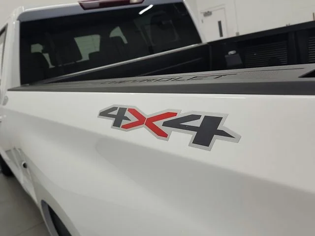 Used 2025 Summit White Chevrolet RST image 39