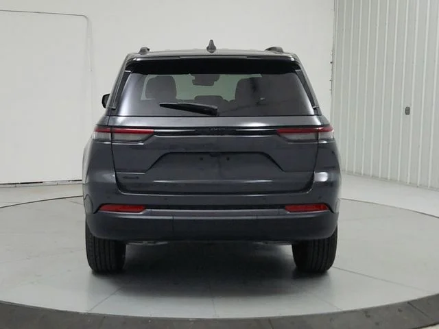 New 2026 Baltic Gray Metallic Clearcoat Jeep Altitude image 6