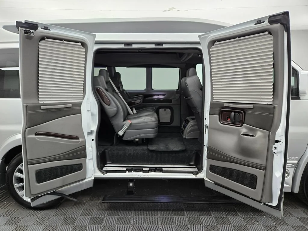 Used 2021 Summit White Chevrolet WT image 31