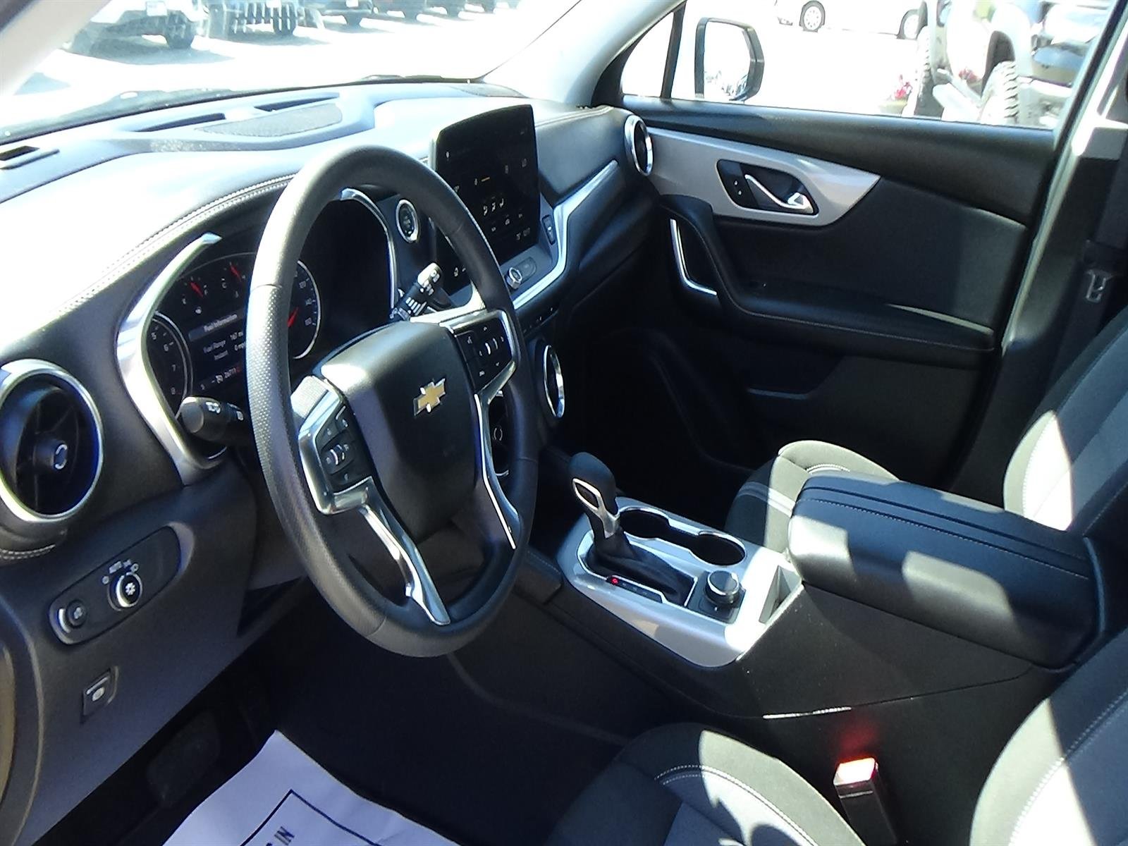 Used 2025 Summit White (gaz) Chevrolet LT image 15