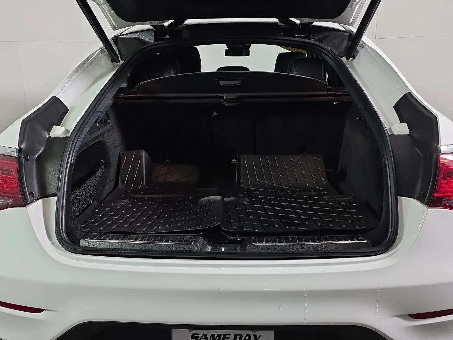 Used 2022 Polar White Mercedes-Benz GLC 300 image 3
