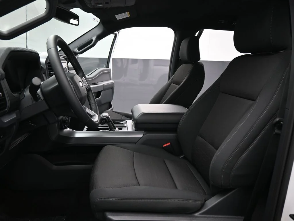 New 2026 Oxford White Ford XLT image 9