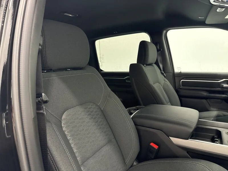 New 2026 Diamond Black Crystal Pearl-Coat Exterior Paint RAM Big Horn/Lone Star image 13