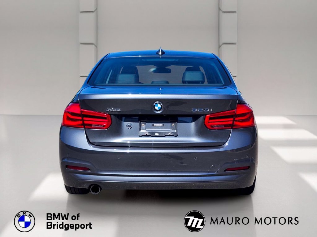Used 2018 Gray BMW 320i xDrive image 5
