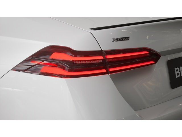 New 2027 White BMW 550e image 8