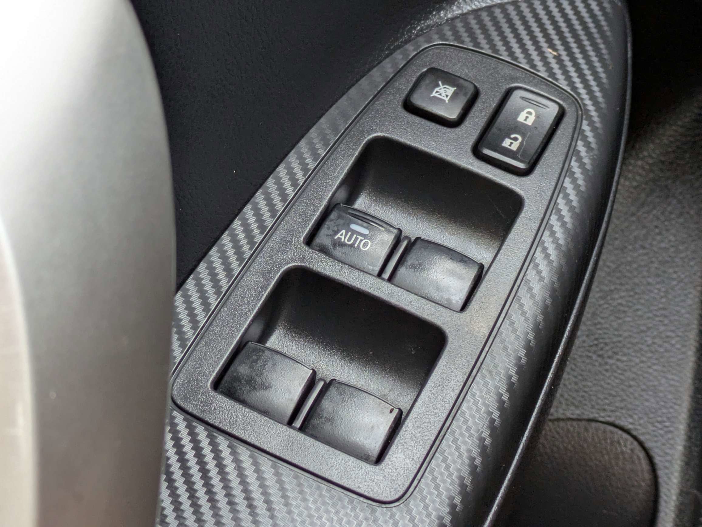 Used 2020 Tarmac Black Metallic Mitsubishi SE image 27