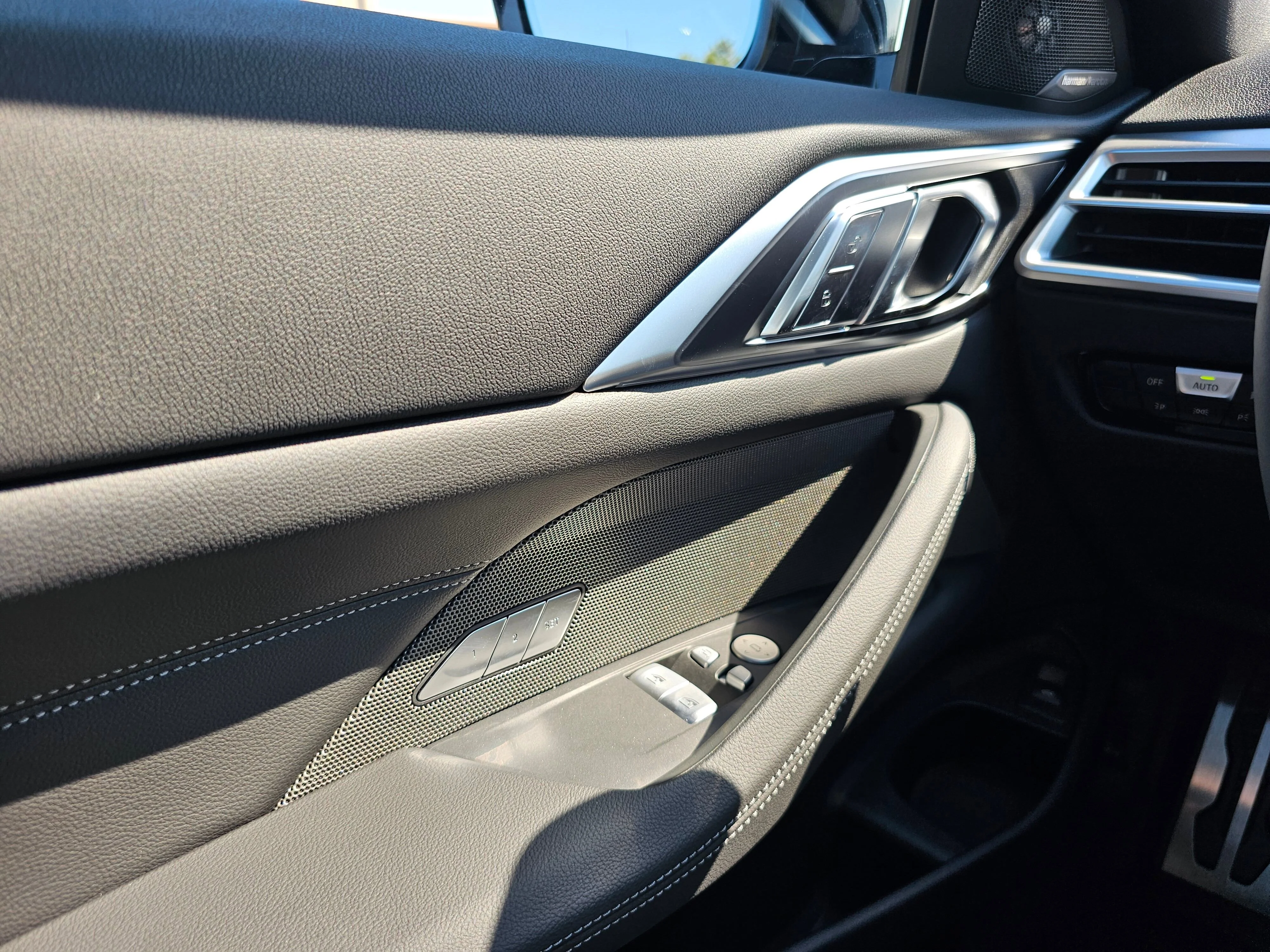 2026 BMW 4 Series M440i - Photo 27