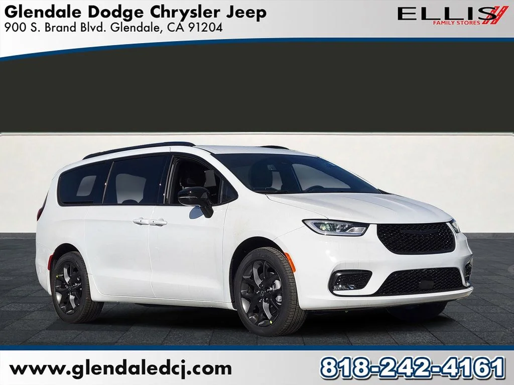 2026 Chrysler Pacifica Select AWD's photo