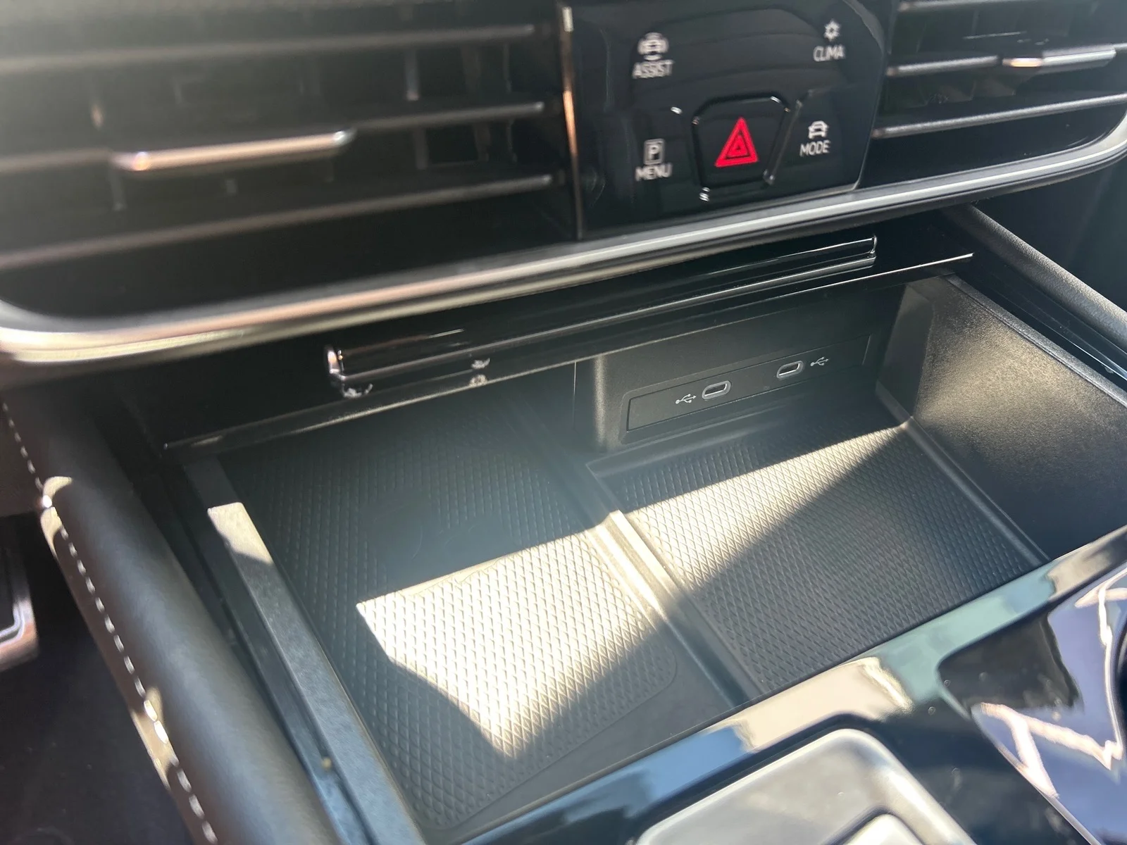 Certified Used 2024  Volkswagen SEL R-Line 4Motion image 19