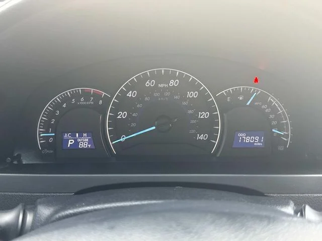 Used 2012 White Toyota XLE image 39
