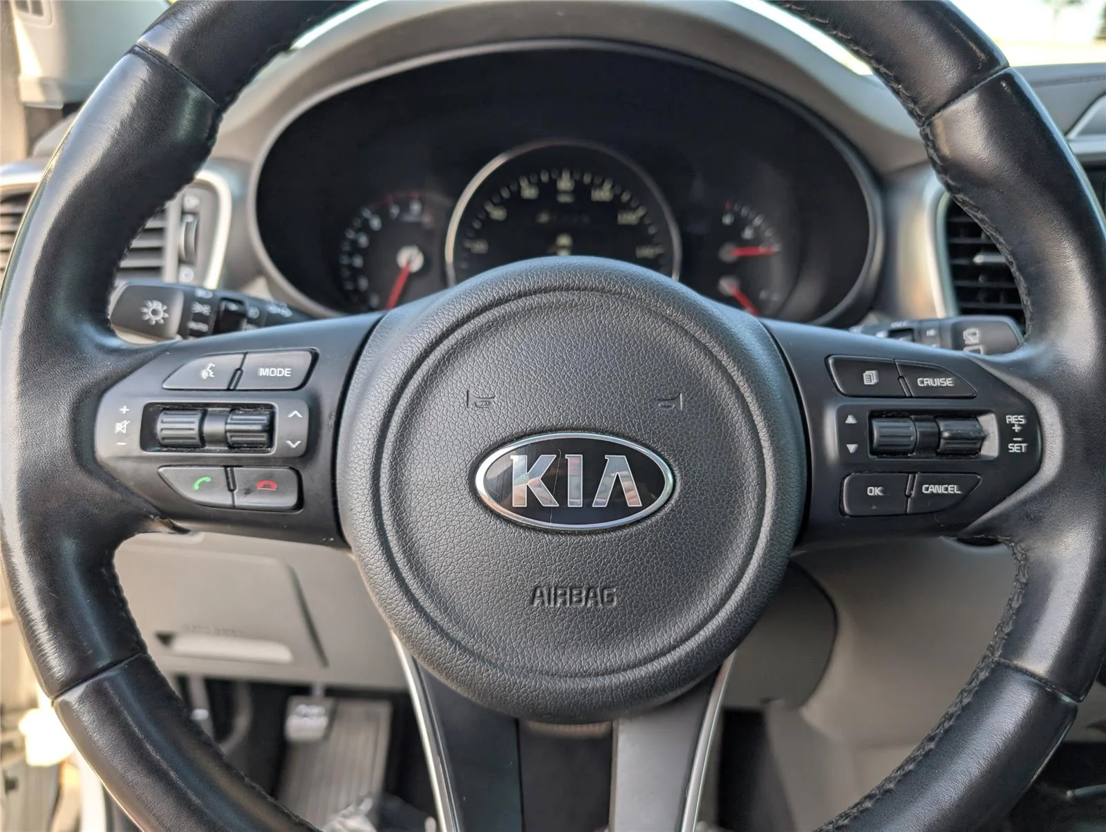 Used 2017 Snow White Pearl Kia SX V6 image 23