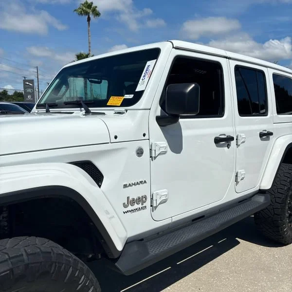 Used 2021 White Jeep Unlimited Sahara image 3