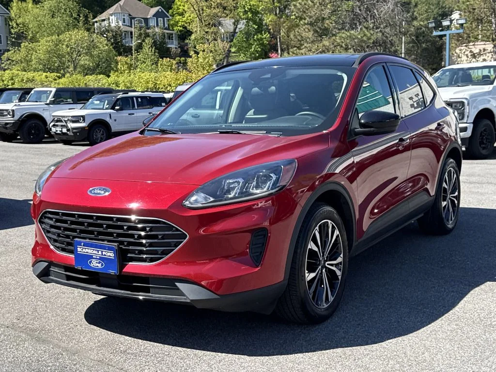 Used 2022 Rapid Red Metallic Tinted Clearcoat Ford SE image 7