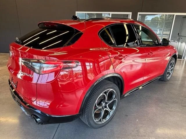 Used 2024 Alfa Rosso Alfa Romeo Veloce image 7