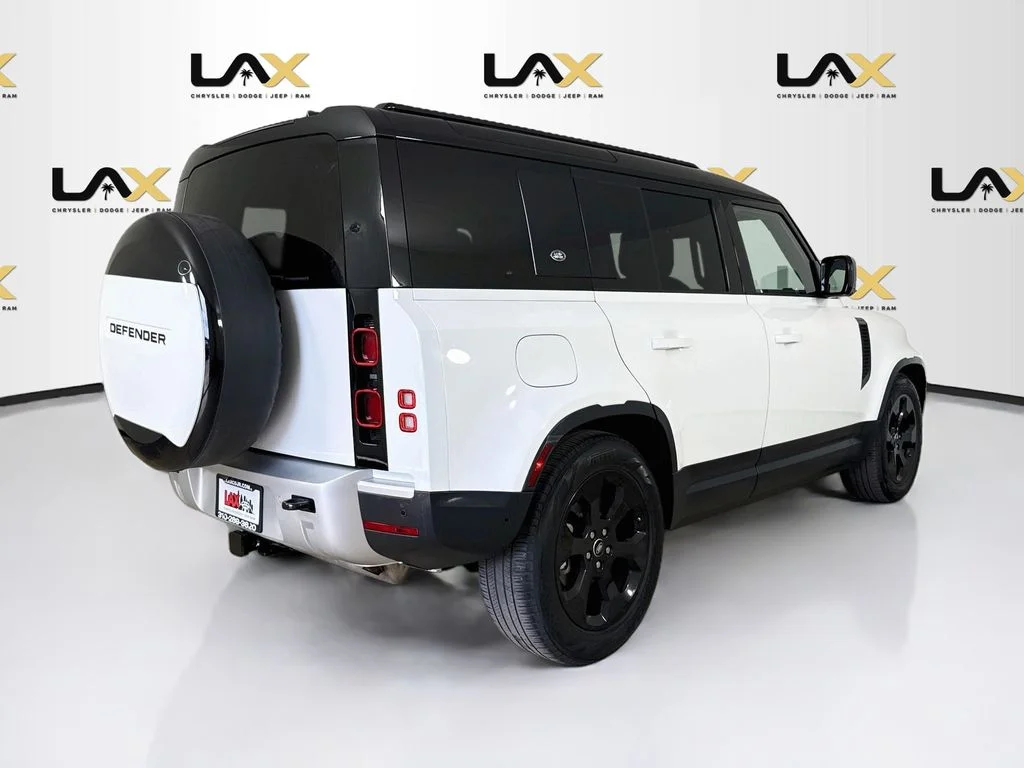 Used 2024 White Land Rover S image 7