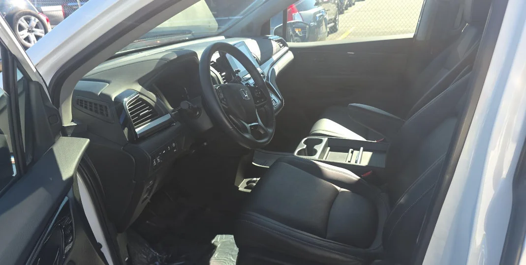 Certified Used 2023 Platinum White Pearl Honda Touring image 11