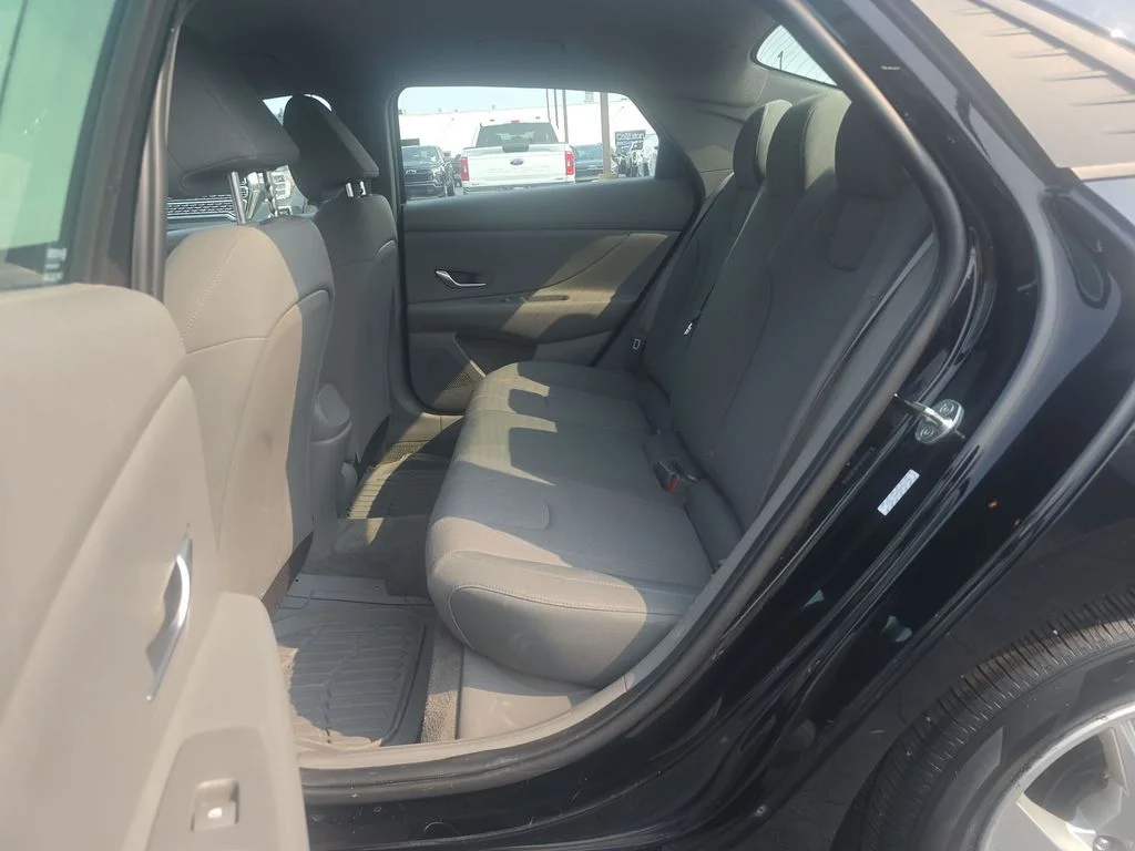 Used 2022 Phantom Black Hyundai SE image 20