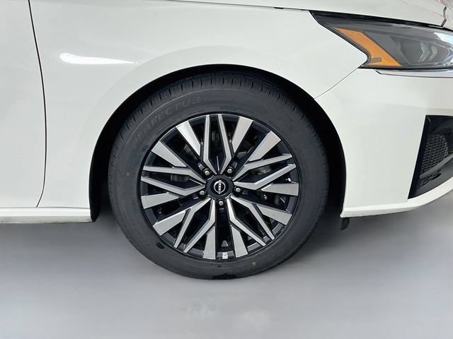 Used 2025 White Nissan SV image 35