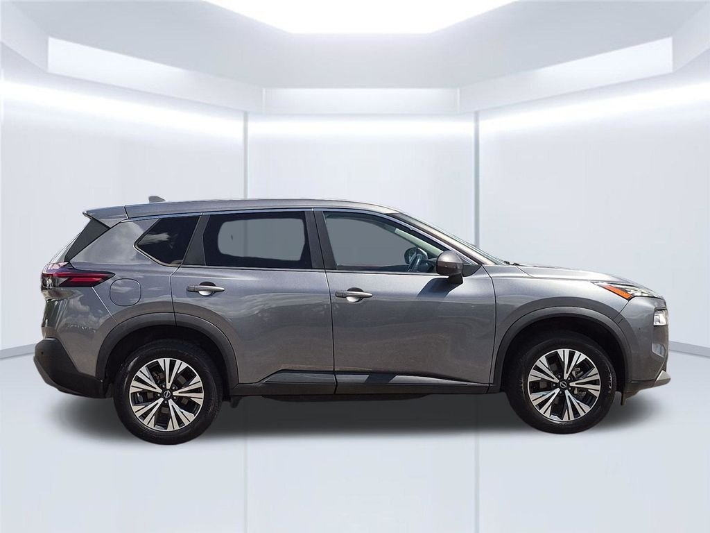 Used 2022 Gray Nissan SV image 7