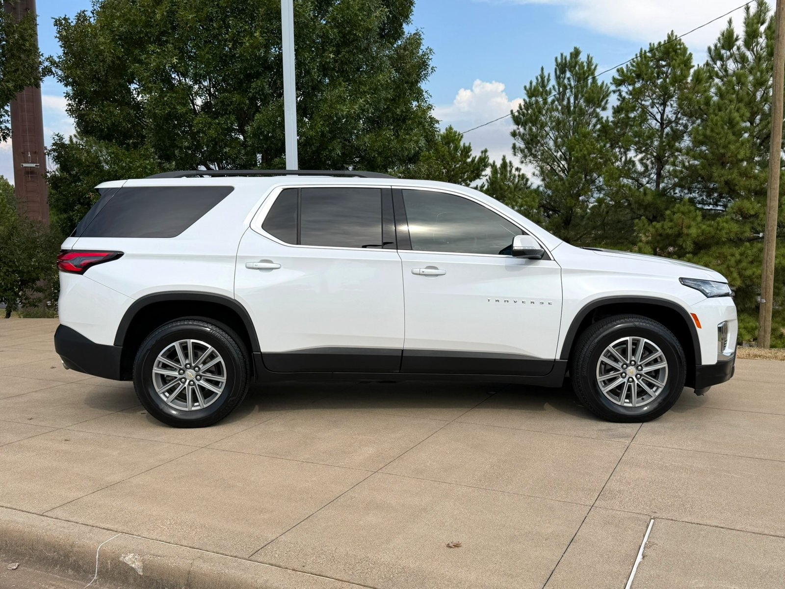 Used 2023 Iridescent Pearl Tricoat Chevrolet LT image 7