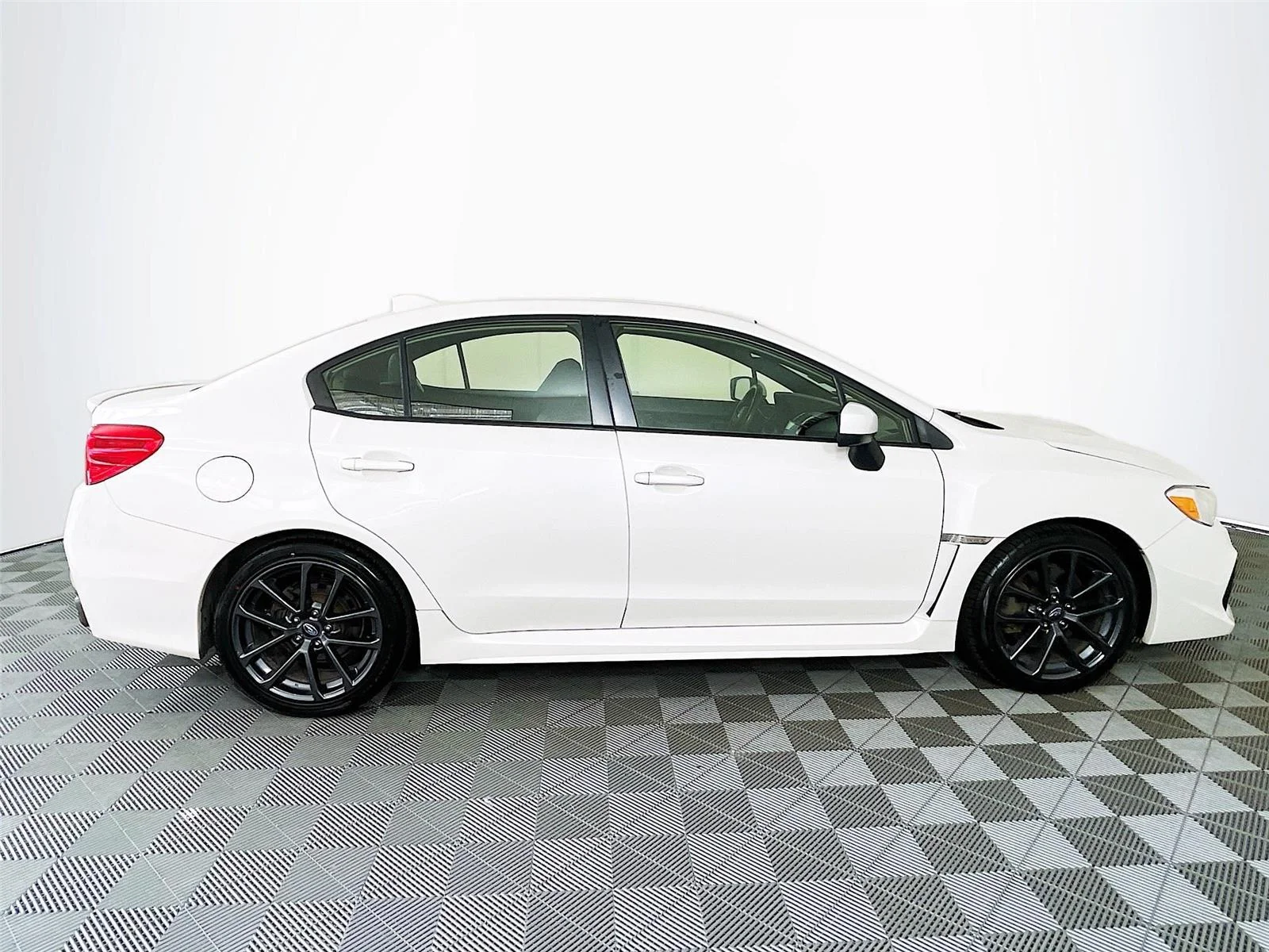 Used 2019 Crystal White Pearl Subaru Premium image 10