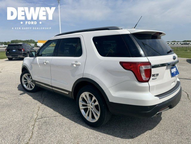Used 2018 White Platinum Clearcoat Metallic Ford XLT image 5