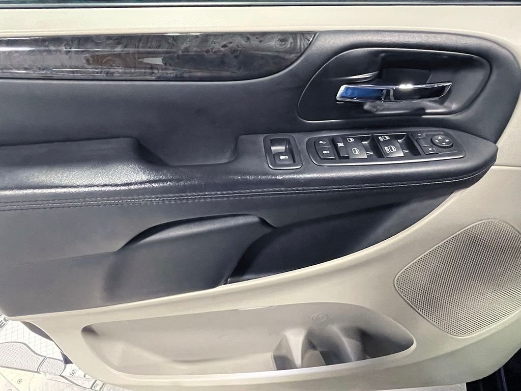 Used 2017 Blue Dodge SE image 18