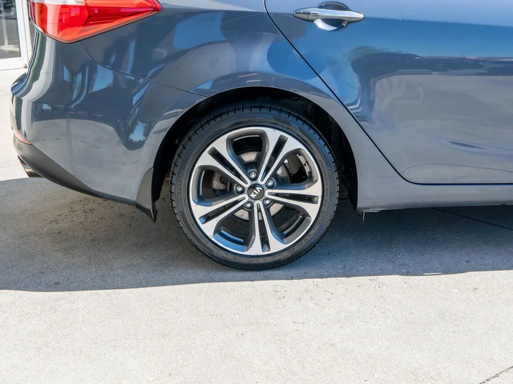 Used 2014 Blue Kia EX image 30