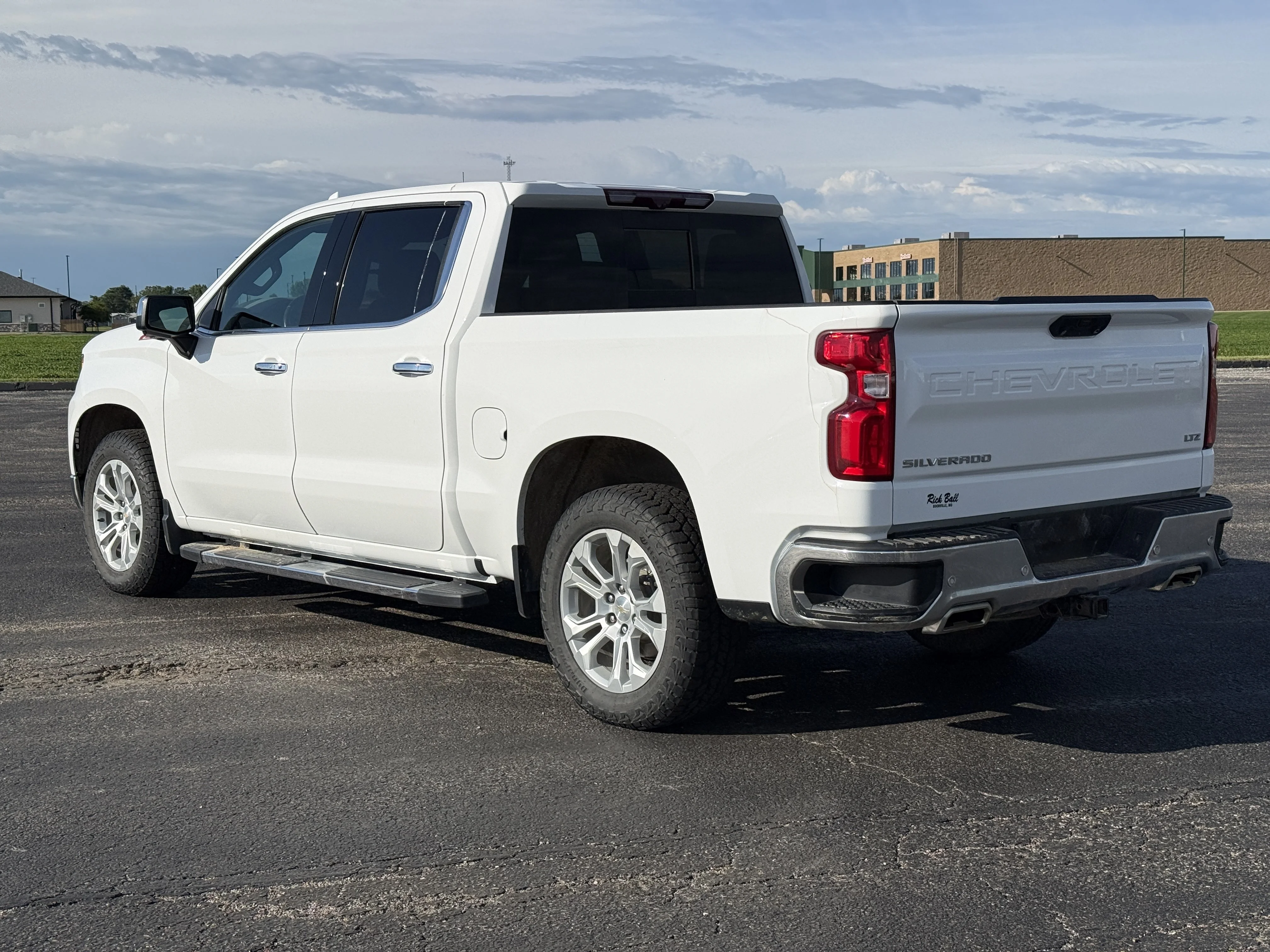Used 2022 Summit White Chevrolet LTZ image 13