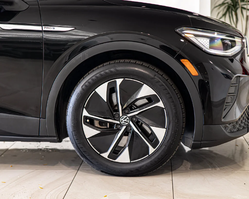 Used 2021 Black Volkswagen Pro S image 10