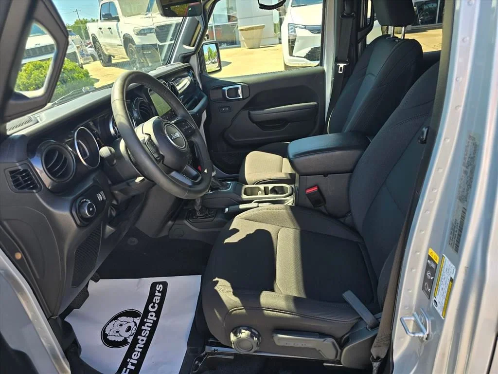 Used 2023 Silver Jeep Sport image 9