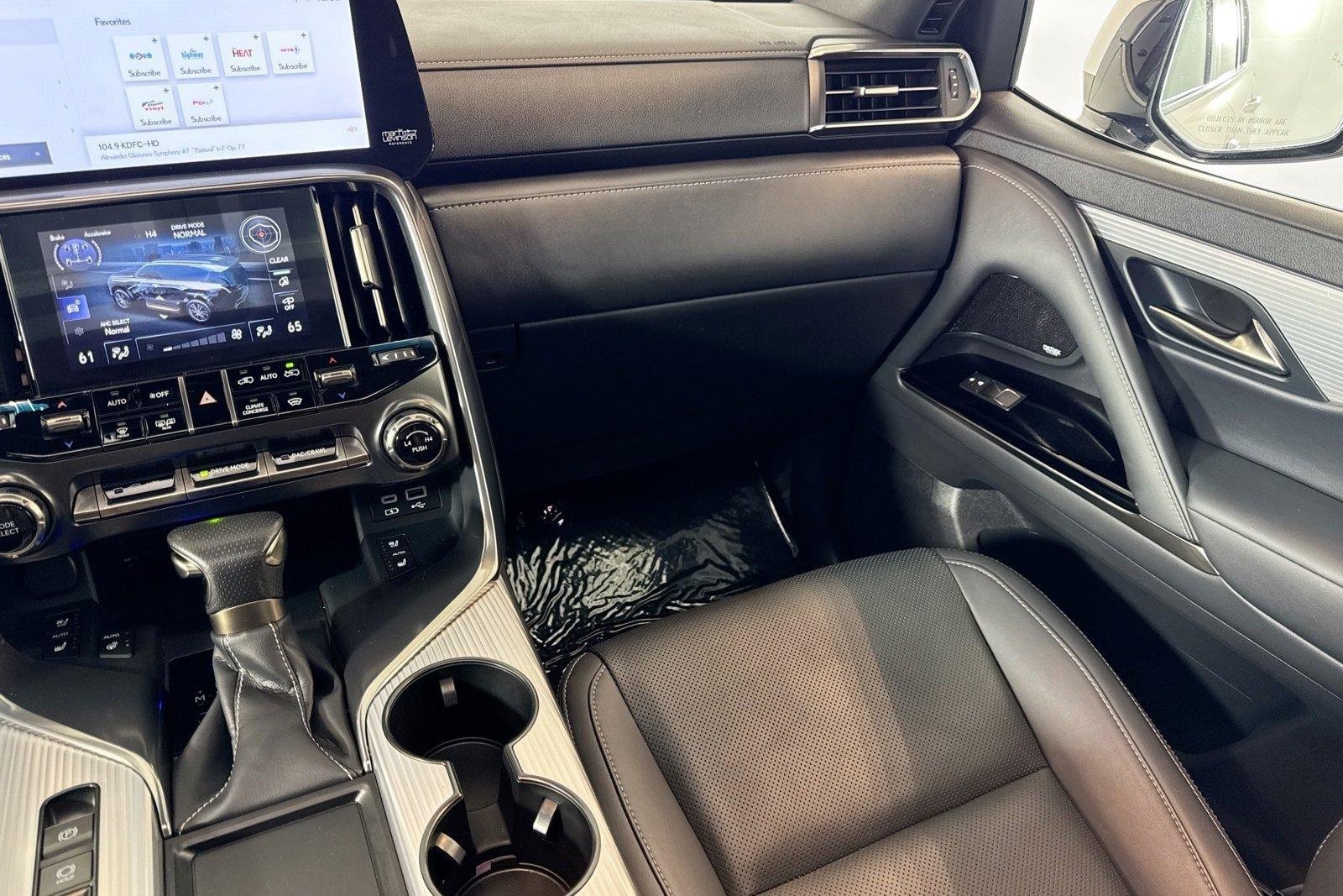 Used 2024 White Lexus LX 600 F SPORT image 21