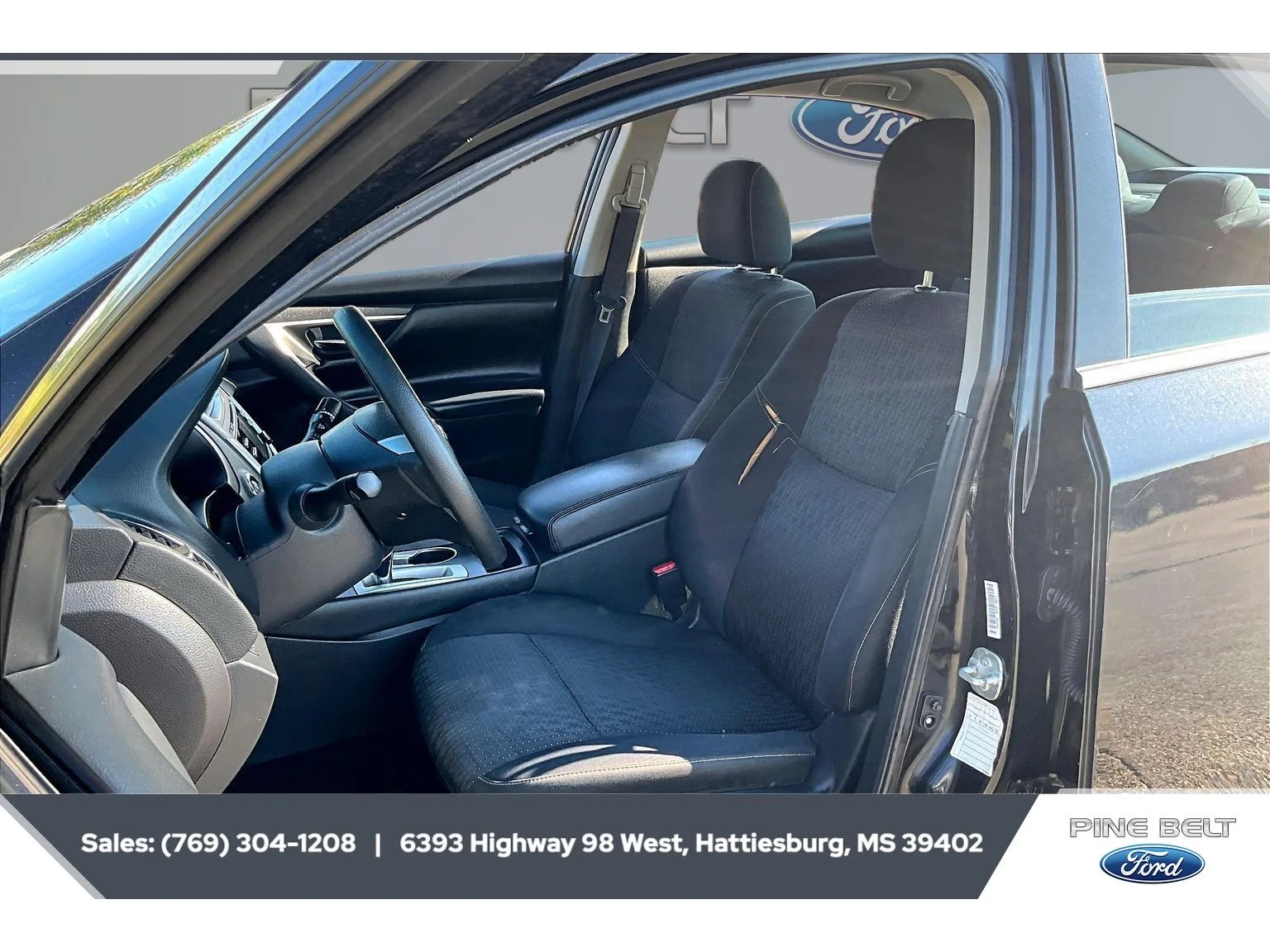Used 2017 Super Black Nissan 2.5 S image 18