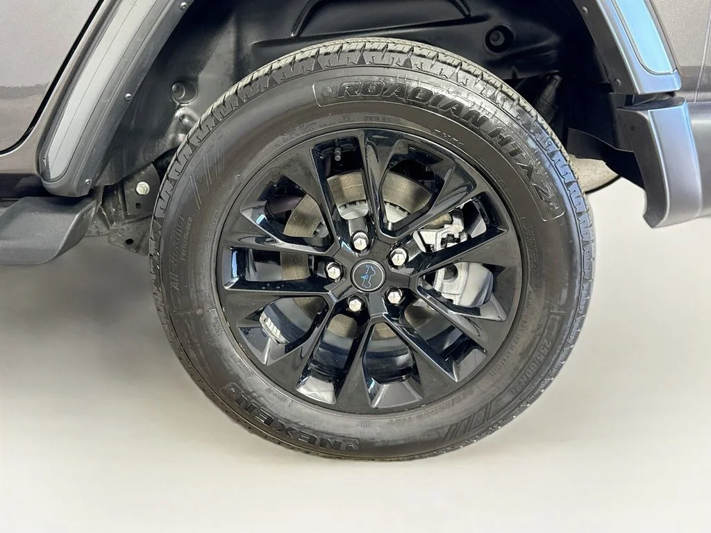 Used 2025 Gray Jeep Sahara 4xe image 30