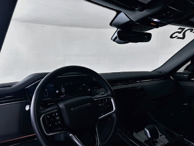 Used 2025  Land Rover SE image 9