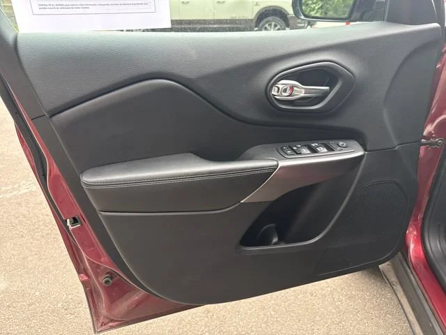 Used 2019 Velvet Red Pearlcoat Jeep Latitude Plus image 15