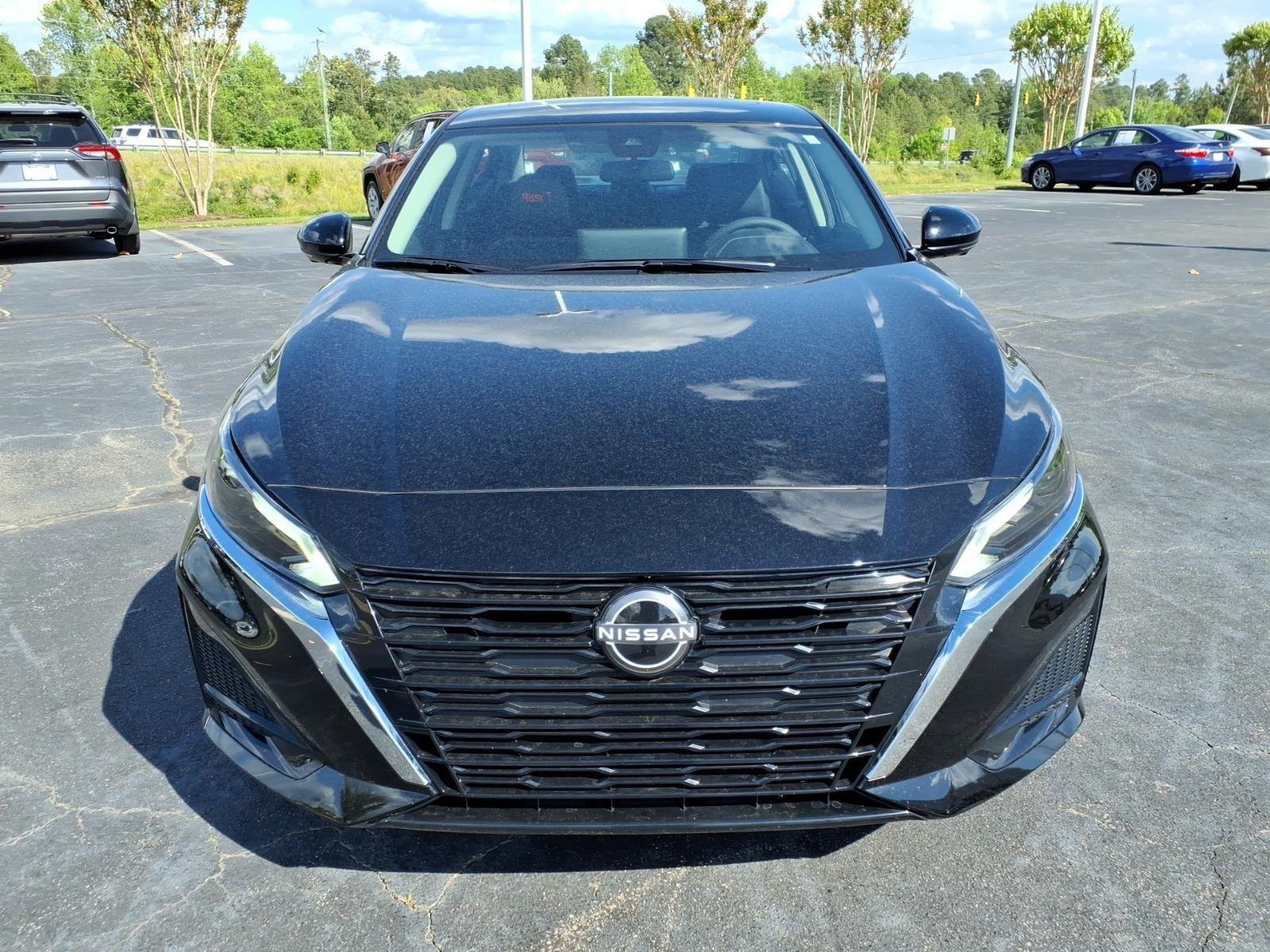 Used 2025 Super Black Nissan SL image 10