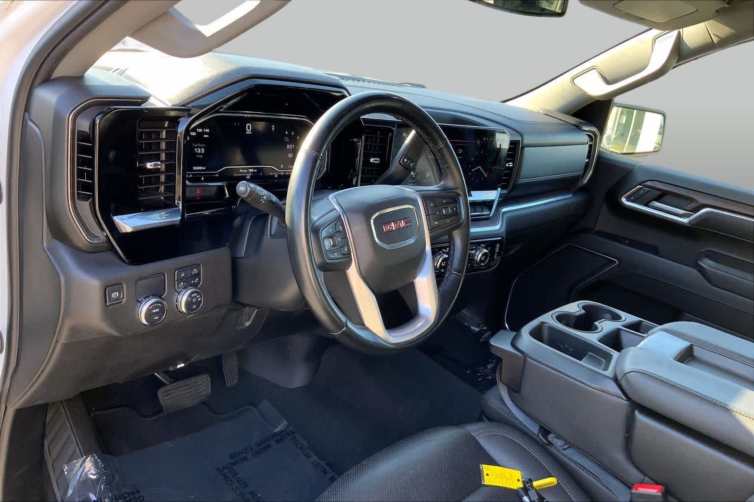 Used 2025 Summit White GMC SLT image 17