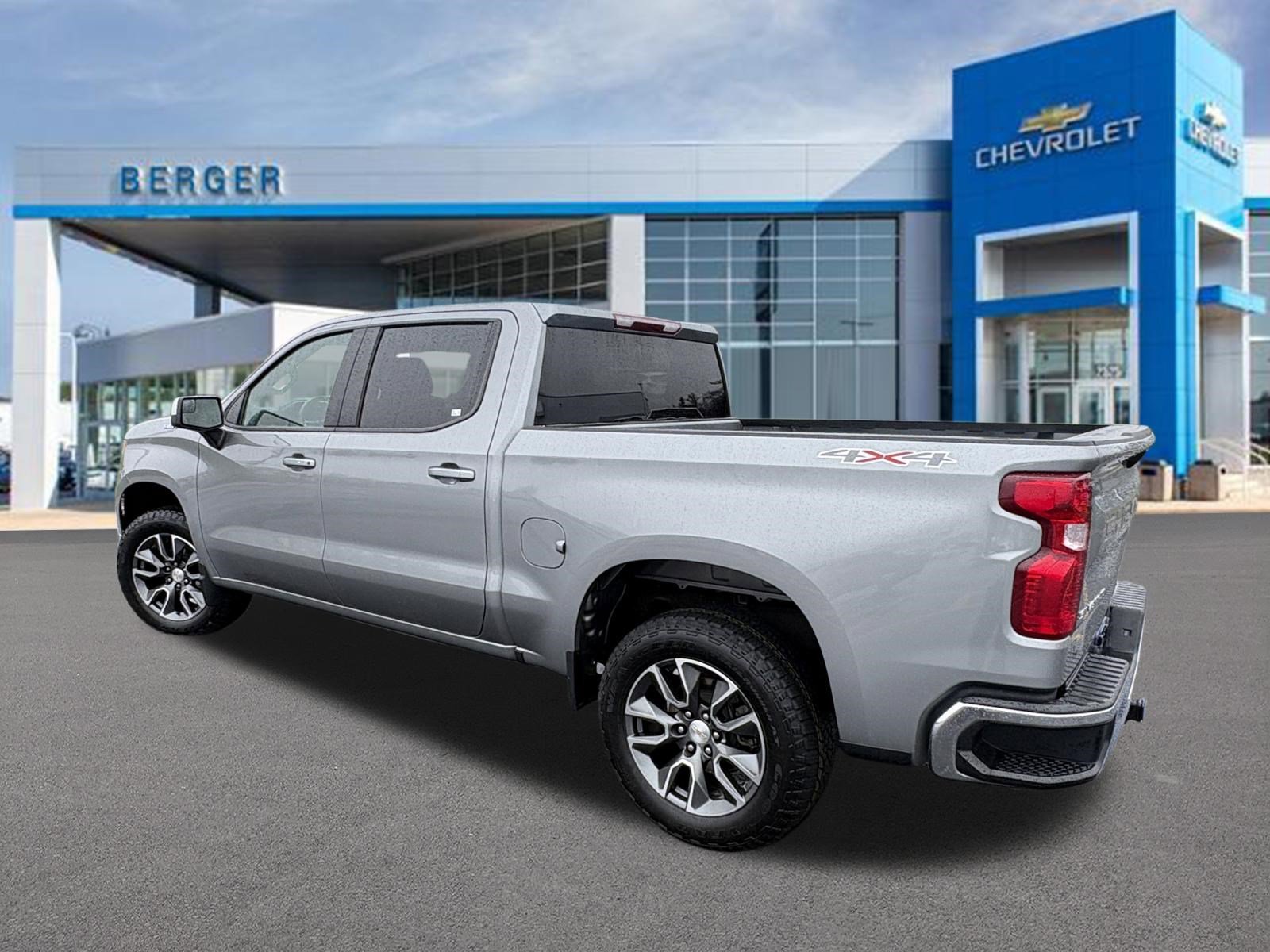 Used 2024 Sterling Gray Metallic Chevrolet LT (2FL) image 4