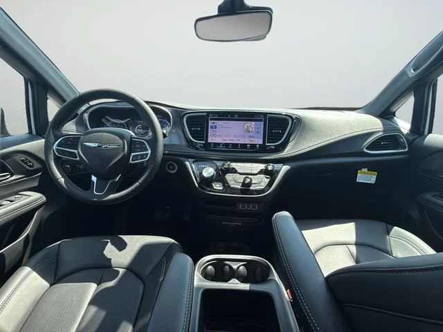 2025 Chrysler Pacifica Select - Photo 17