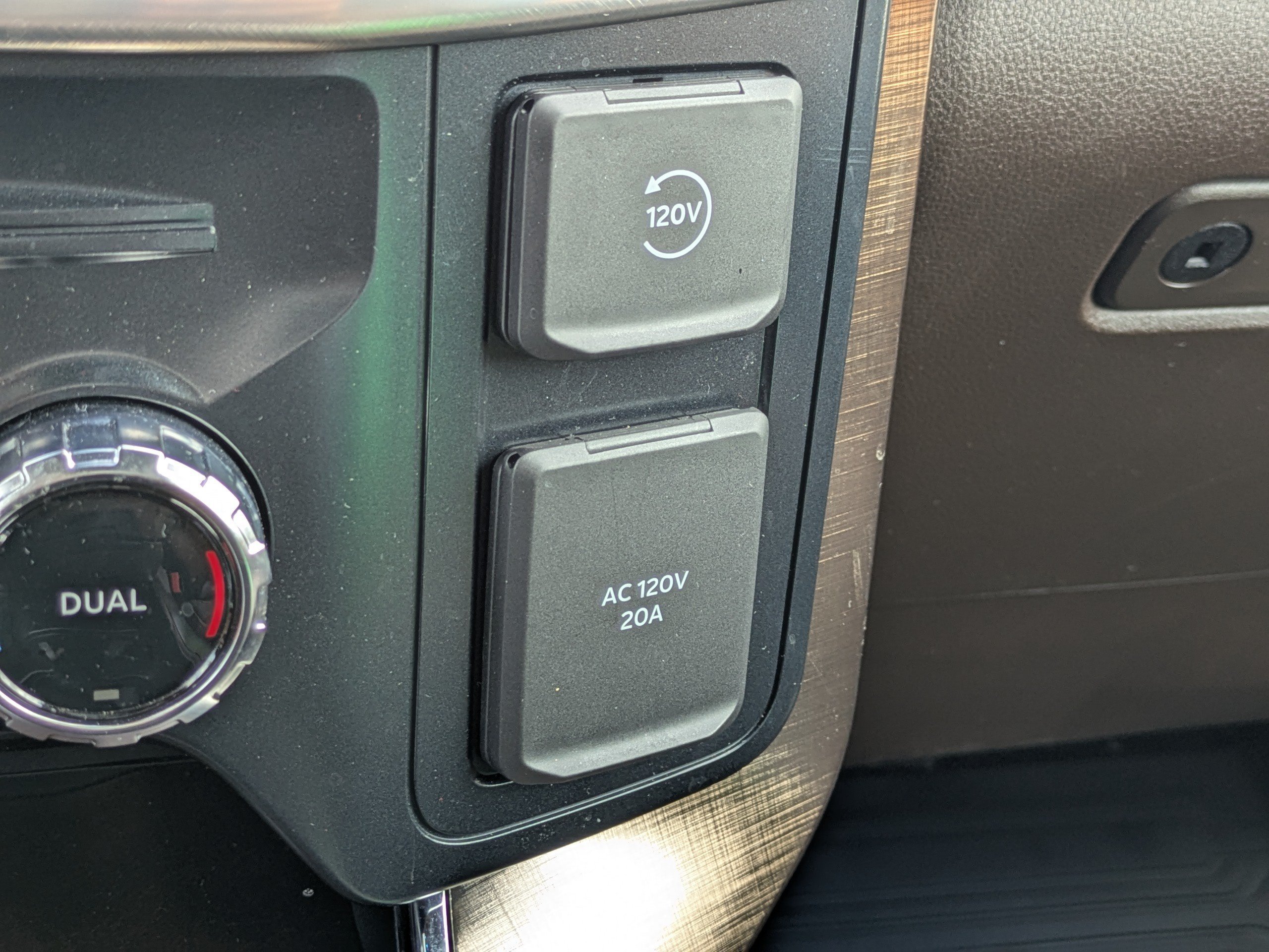 Used 2025  Ford King Ranch image 31
