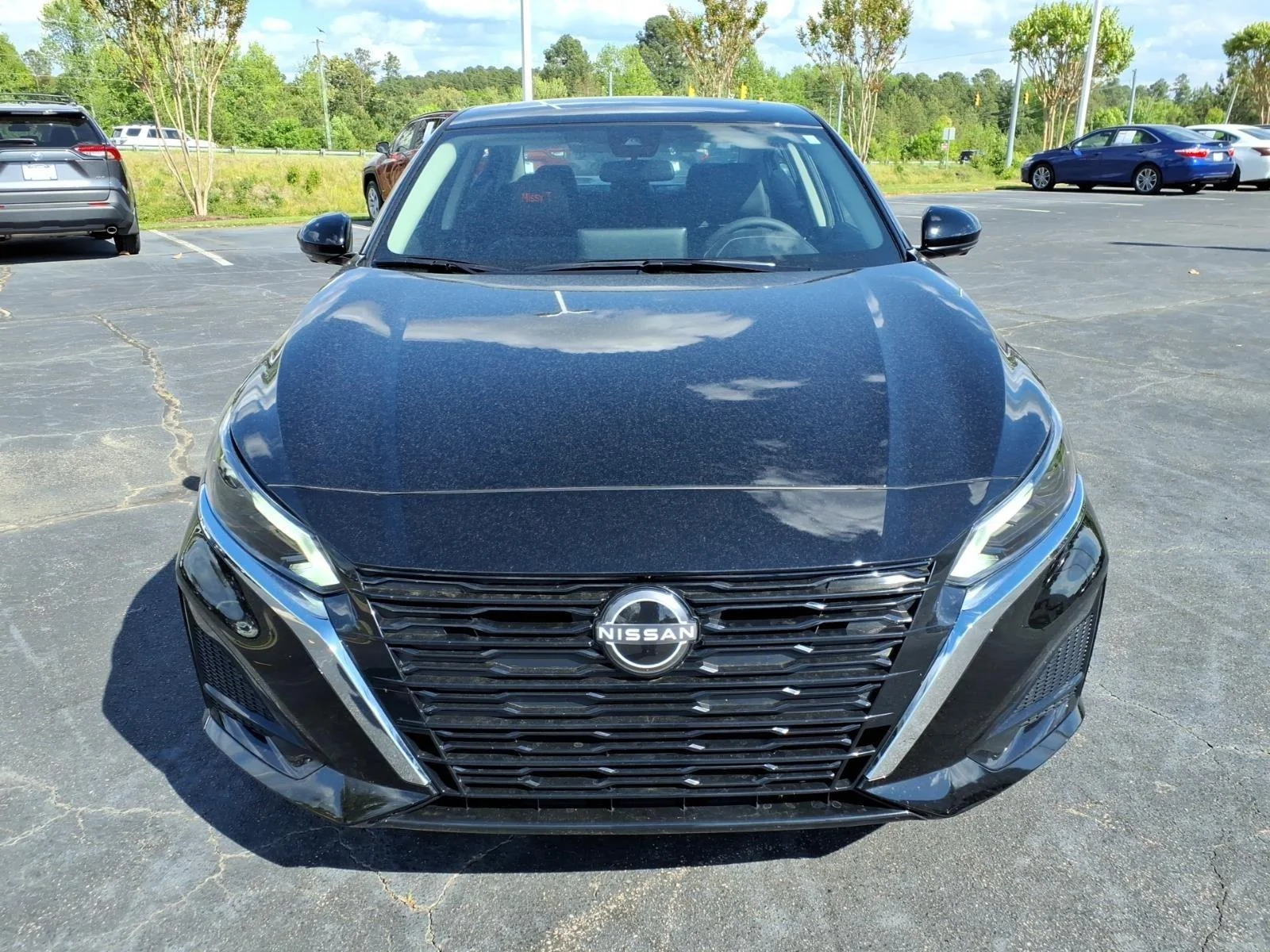 Used 2025 Super Black Nissan SL image 10