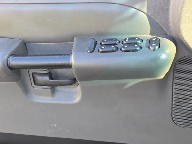 Used 2004 Silver Ford XLS image 26